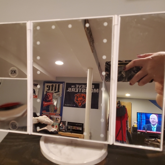 Jessie Cake Lighted Mirror - Picture 3 of 3